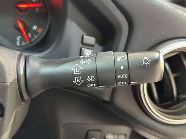 オートライト装備車両です。