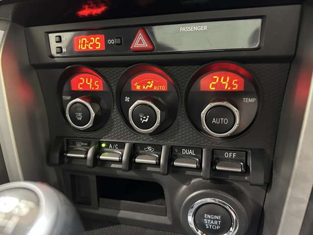 オートエアコン搭載車です。