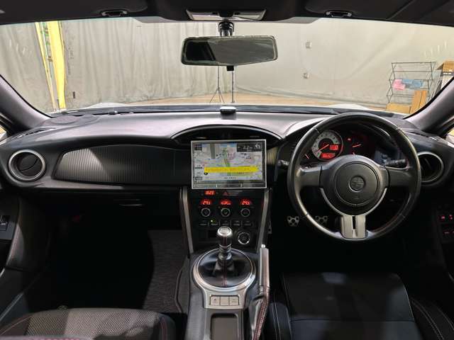 納車前にはスタッフによってピカピカに仕上げてご納車致します。オプションでガラスコーティングなどオススメ品も格安で承ります！