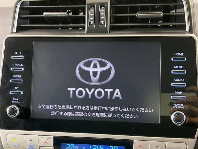 【メーカー純正9インチナビ】インテリアに溶け込むスタイリッシュな「専用設計」メーカーナビを装備♪視認性や操作性など基本性能にも優れ、より上質なカーライフをお楽しみいただけます。