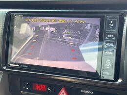 【バックカメラ】駐車時に後方がリアルタイム映像で確認できます。大型商業施設や立体駐車場での駐車時や、夜間のバック時に大活躍！運転スキルに関わらず、今や必須となった装備のひとつです！