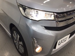 【HIDヘッドライト】夜間や雨天時でも遠くまでしっかりと見渡せ、安全性と安心感を高めるディスチャージヘッドライト装備！フォグライトも装備しておりますので、夜道での安心感が更にUPです！