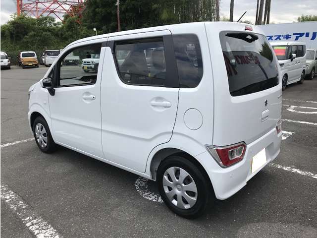 後方バンパーには4つのセンサーが付いて後退時には障害物を検知しセンサーでお知らせをしくれます。また、軽減ブレーキが作動します！