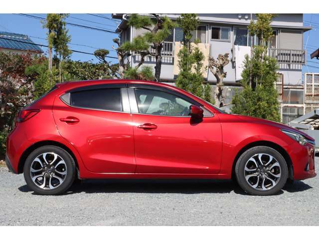 ボディに色褪せもなく艶あります！