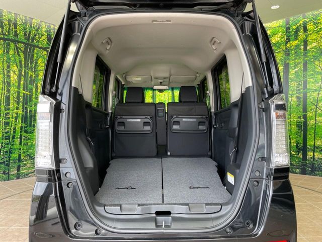普段のお買い物や通勤、送迎等に十分な荷室スペースを確保しております。セカンドシートを倒すと、大きな荷物の積載も可能です♪