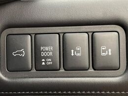 【両側パワースライドドア】スマートキーや運転席のスイッチで後席両側スライドドアの開閉が可能♪電動だから力を入れてドアを開ける必要が無く、小さなお子様でも簡単に開け閉めでき快適です♪