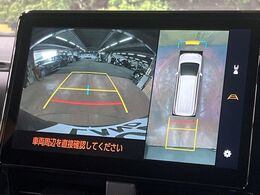 【パノラミックビューモニター】専用のカメラにより、上から見下ろしたような視点で360度クルマの周囲を確認することができます☆死角部分も確認しやすく、狭い場所での切り返しや駐車もスムーズに行えます。