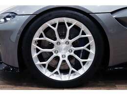 オプションのBC Forged20インチアルミホイール装備！！