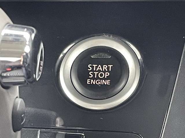 ボタンを押すだけでエンジンスタート出来ます。