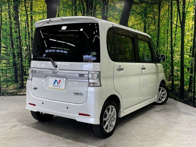 大好評のボディコーティング「弾スプラッシュコート」もご納車までに施工可能。通常のガラスコートと異なる、耐久年数6年の無機質ガラスコーティングが、ボディをキレイな状態に保ってくれます。