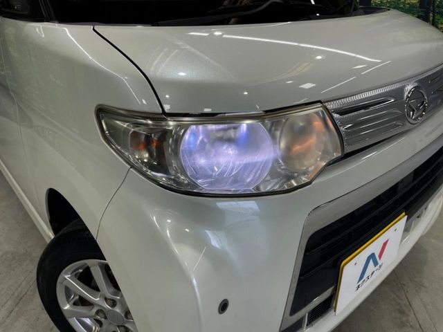 【HIDヘッドライト】非常に明るく前方を照らしてくれるので、悪天候や夜間の走行時も視界良好で安心してお乗りいただけます。