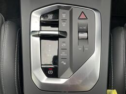 【シフトスイッチ】これまであったシフトノブを廃し、プッシュ式とスイッチ式のギアセレクターへと変更されたことにより、よ余計なものをなくし、よりドライブへ集中できるよう設計されております。