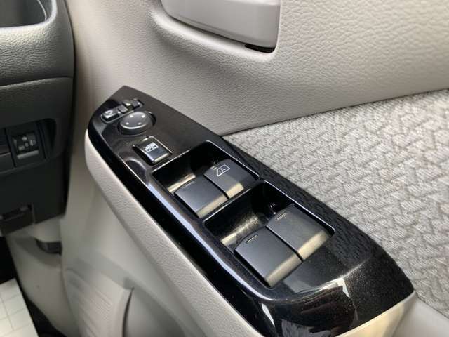 ☆クルマ買ったらエンジンオイル無料のテクノオートリアルです。納車時より走行距離4000キロ又は6ヶ月に一回のペースでご来店していただければ、エンジンオイル交換が無料です！工賃・オイル代金が0円！