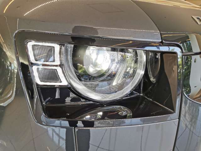 【プレミアムLEDヘッドライトシグネチャーDRL】デイタイムラーニングライト機能付きのLEDヘッドライトですデイライトにより昼間の視認性も上がりもらい事故などの減少につながります。
