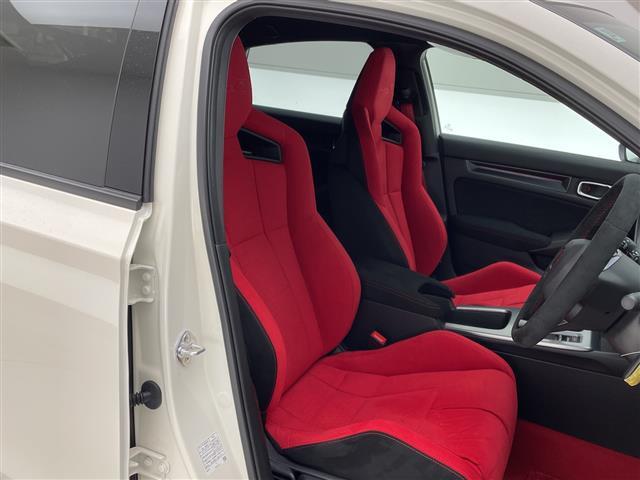 【運転席】『運転席周辺』の画像になります。写真の内容に関してご不明点、ご質問等がございましたらお気軽にガリバー店舗までお問い合わせください。