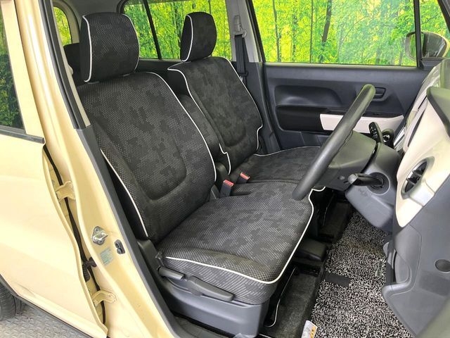 運転席シート廻りは使用感も少なく、良好な状態となっています。丁寧に使われていたことがよくわかりますね。