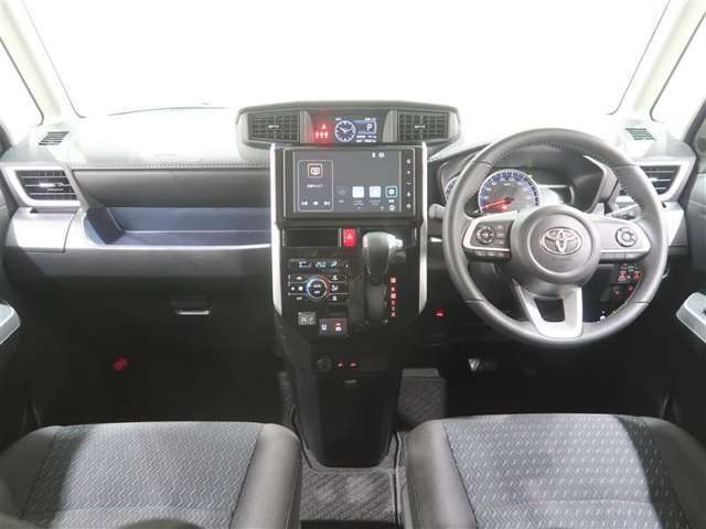 使いやすく運転しやすいレイアウトの運転席回り。
