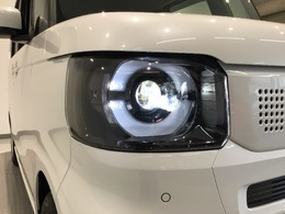 【LEDヘッドライト】大光量で夜道や雨の日の安心感を高めるLEDヘッドライト。周囲の明るさに応じて自動点灯・消灯/ライトの消し忘れも防げるオートライトコントロール付！
