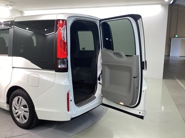 わくわくゲート☆タテだけではなく、ヨコにも開閉することが出来ます！狭い場所での荷物の載せ下ろしや、ちょっとしたお荷物を取り出すのにとても便利です♪