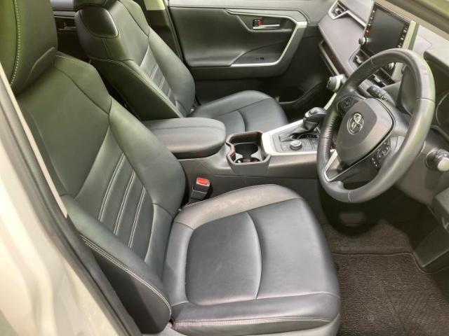 「この車の写真をもっと見たい」「状態が気になる」「この装備はついている？」どんな小さな疑問でもお気軽にお問い合わせください！