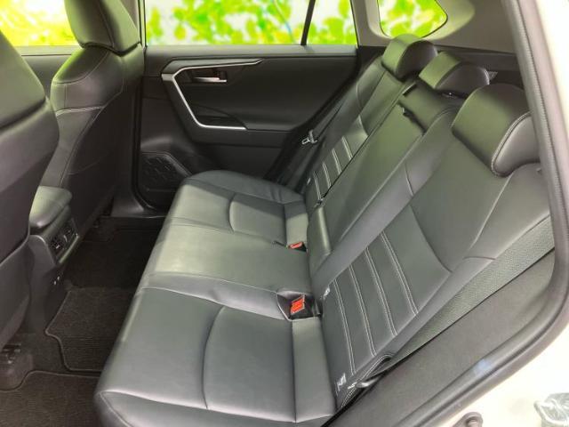 WECARSでは各商談席に大型モニターをご用意しております！見やすい大画面でゆったりと全国の在庫をご覧いただけます！是非ご来店お待ちしております！