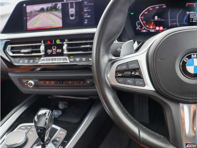 車両販売以外にも整備や車検、鈑金、ドラレコやAftermarketナビ取り付け、ガラスコーティング施工なども専門店ならではの安心価格にて対応可能です。