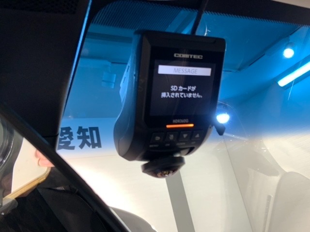 万が一の事故のときもドライブレコーダーがあると安心です。ご利用になる場合は個人情報保護の観点より新品の対応SDカードをお求め下さい。