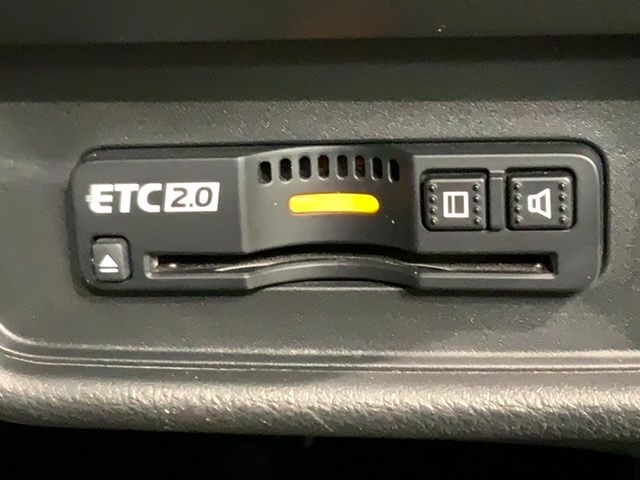 いまや快適なカーライフに欠かせないETCが付いています。