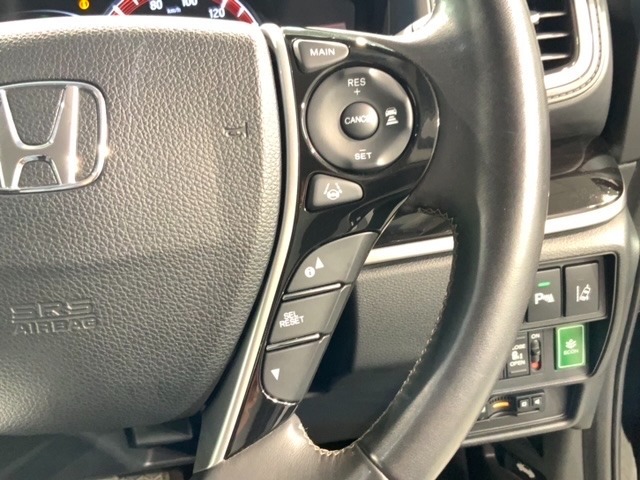 クルーズコントロールを装備しています。高速道路などで一定の速度で走ってくれるので運転が楽ですよ！速度を設定できますので、スピードの出しすぎにも注意できます。