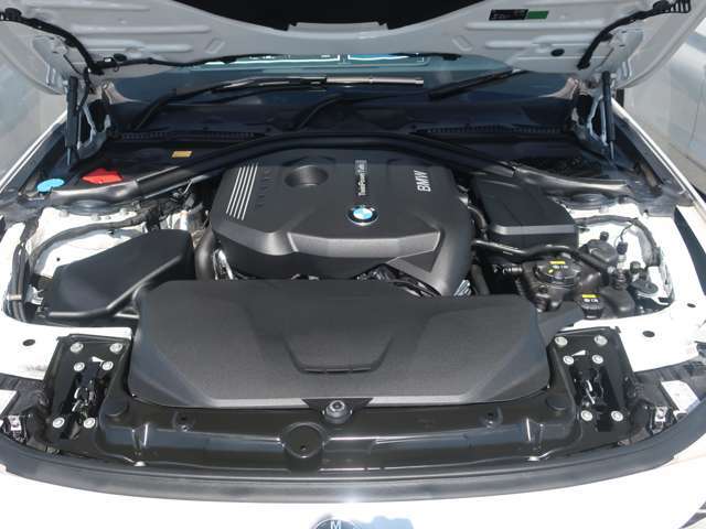 国土交通省認証自社整備工場にてご購入後の手厚いサポート体制も整えております。車検や修理も是非お任せ下さい。