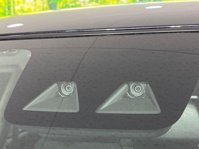 【スマートアシスト】走行中に前方の車両等を認識し、衝突しそうな時は警報とブレーキで衝突回避と被害軽減をアシスト。より安全にドライブをお楽しみいただけます。