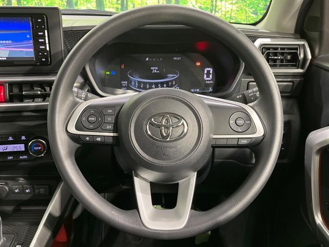 ステアリングも使用感が少なく、きれいな状態となっております♪