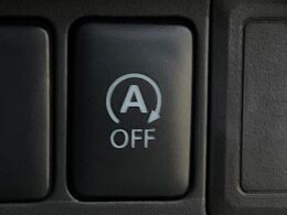 【アイドリングストップ】赤信号や渋滞で停車した際にエンジンを停止し、無駄な燃料の消費を抑えます。燃費向上や環境保護につなげる機能♪エンジンはブレーキを離せば再始動します。