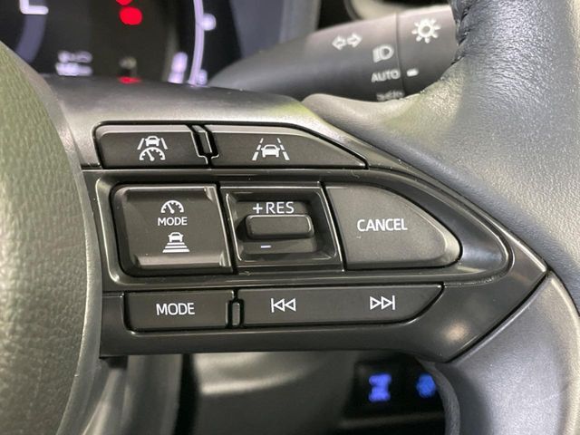 【レーダークルーズコントロール】高速道路での長距離走行が楽に！！自動で速度を保つクルーズコントロールが、衝突軽減システムと連携し、前方の車両を感知して車間を保つように速度調節してくれます！！