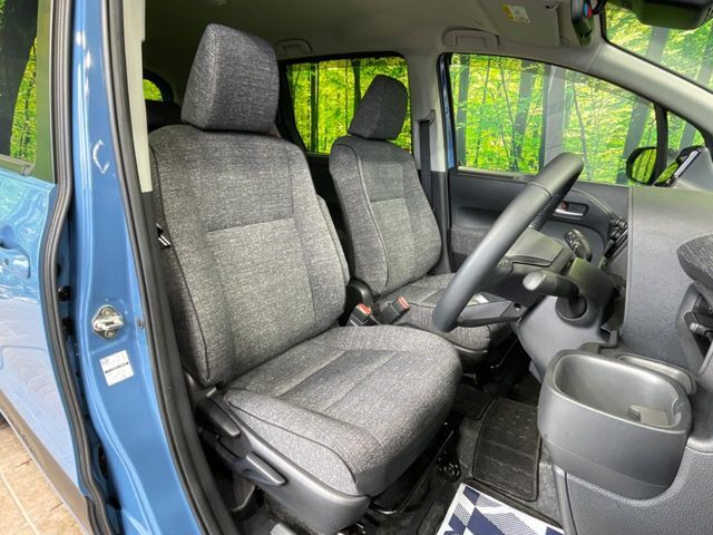 運転席シート廻りは使用感も少なく、良好な状態となっています。丁寧に使われていたことがよくわかりますね。