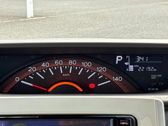 WECARSの展示場では実際に見て、触ってお車をお選びいただけます！知識の豊富な営業スタッフが様々なカーライフをご提案いたします！