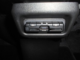 ETC装備車です、これさえあれば高速道路も楽々通行できます。お出掛けするのが好きな方には欠かせない装備です！