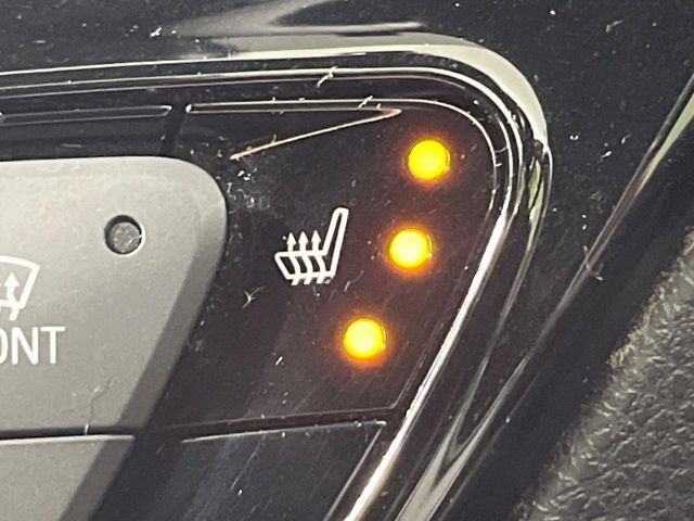 【シートヒーター】寒い日に重宝するシートヒーター！エアコンより早く温まってくれるので寒がりの人も安心ですね♪エアコンの温風は乾燥するから苦手、という方にもをおすすめです。