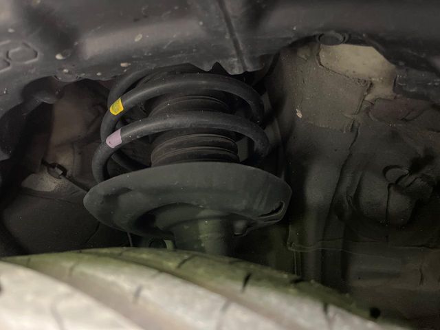 お車を安心してお乗りいただく為には、足回りの定期点検が欠かせません。サービスサポート（有償保証）では無料点検もご提供しており、安心のカーライフをお過ごしいただけるサポート体制が整っています。