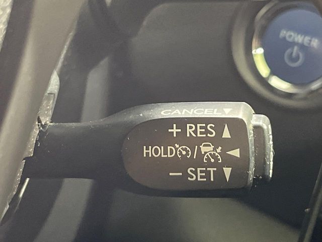 【レーダークルーズコントロール】高速道路での長距離走行が楽に！！自動で速度を保つクルーズコントロールが、衝突軽減システムと連携し、前方の車両を感知して車間を保つように速度調節してくれます！！