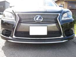 ★リヤシートエンターテイメントシステム（天井付9インチ高精細ディスプレイ・ブルーレイディスクプレーヤー・SDカードスロット・ビデオ端子・リモコン付）★USB/AUX入力端子（イルミネーショん付）