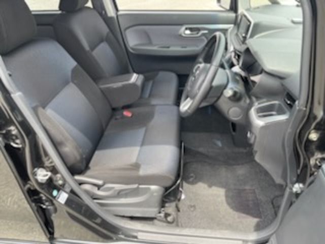 綺麗・清潔に仕上げております。内装の綺麗なお車は気持ちが良いですし、コンディションのいい車が多いです。前のユーザーが丁寧に使っていた証拠です。