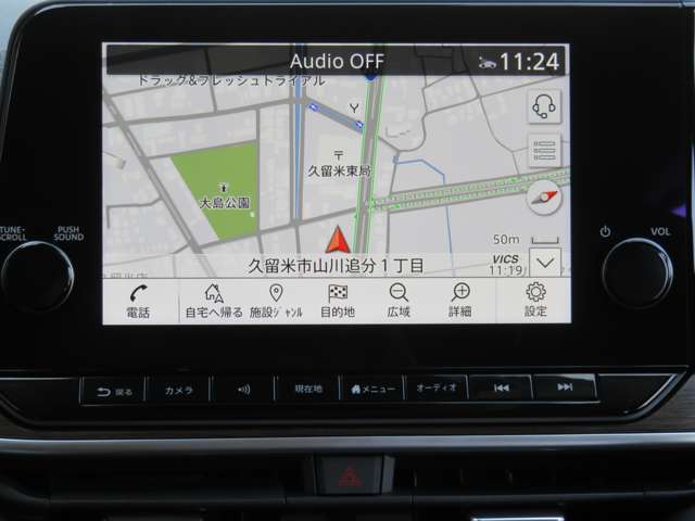 メーカーオプションの9インチ大型モニターのメモリーナビ付きです。知らない場所にお出かけの際には非常に活躍します。