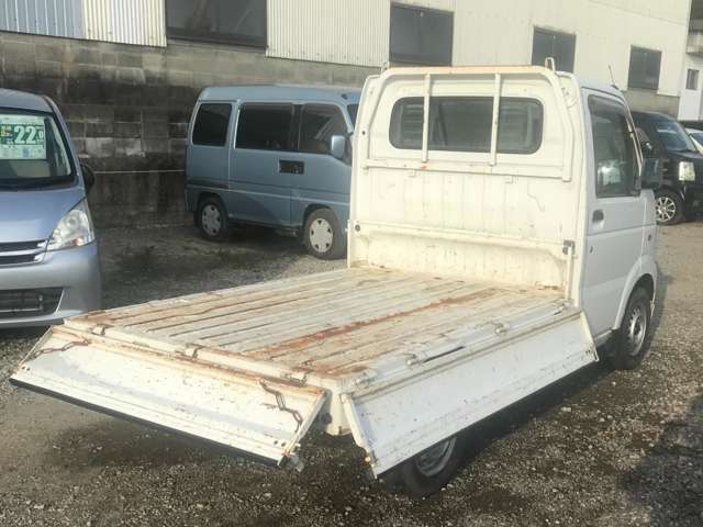 整備工場にて車検整備。不良個所は全て交換（中古部品やリビルト部品を使用）、又は調整致しますのでご安心ください。