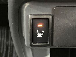 【シートヒーター】寒い日に重宝するシートヒーター！エアコンより早く温まってくれるので寒がりの人も安心ですね♪エアコンの温風は乾燥するから苦手、という方にもをおすすめです。