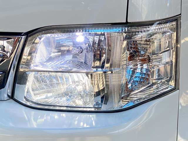 LEDヘッドランプは立ち上がりが早く、素早く前方を明るく照らしてくれます。