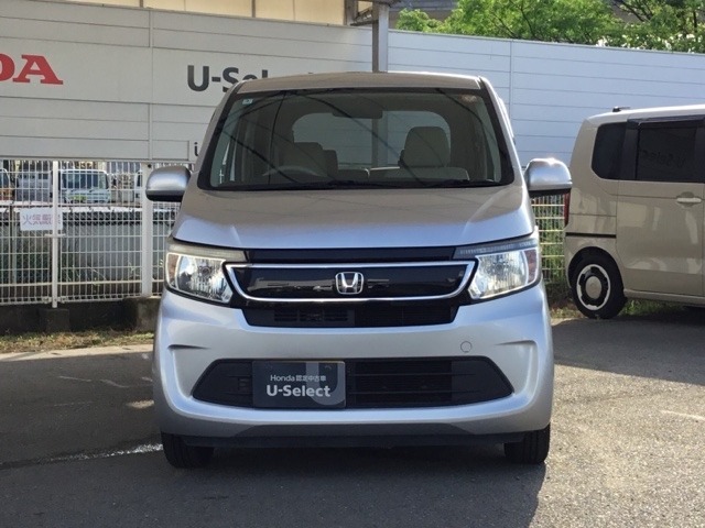 お客様に安全で快適なカーライフをお送りいただくために、中古車にも高いレベルの品質基準を設け、その基準に従って、全ての中古車について納車前整備を実施しています。
