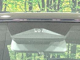 【スズキ　セーフティサポート】走行中に前方の車両等を認識し、衝突しそうな時は警報とブレーキで衝突回避と被害軽減をアシスト。より安全にドライブをお楽しみいただけます。