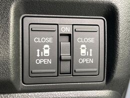 【両側パワースライドドア】スマートキーや運転席のスイッチで後席両側スライドドアの開閉が可能♪電動だから力を入れてドアを開ける必要が無く、小さなお子様でも簡単に開け閉めでき快適です♪