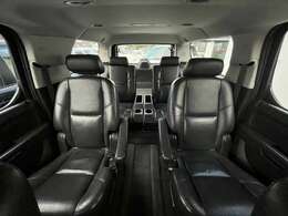 キャプテンシートで広々と乗れる仕様です。リアクライメートパッケージのため、リアシートにもシートヒーターが装備されています。
